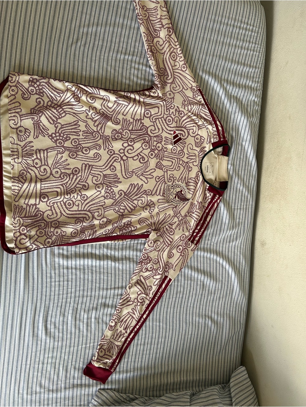 adidas Cream & Maroon Long-Sleeve Patterned Crewneck Jersey